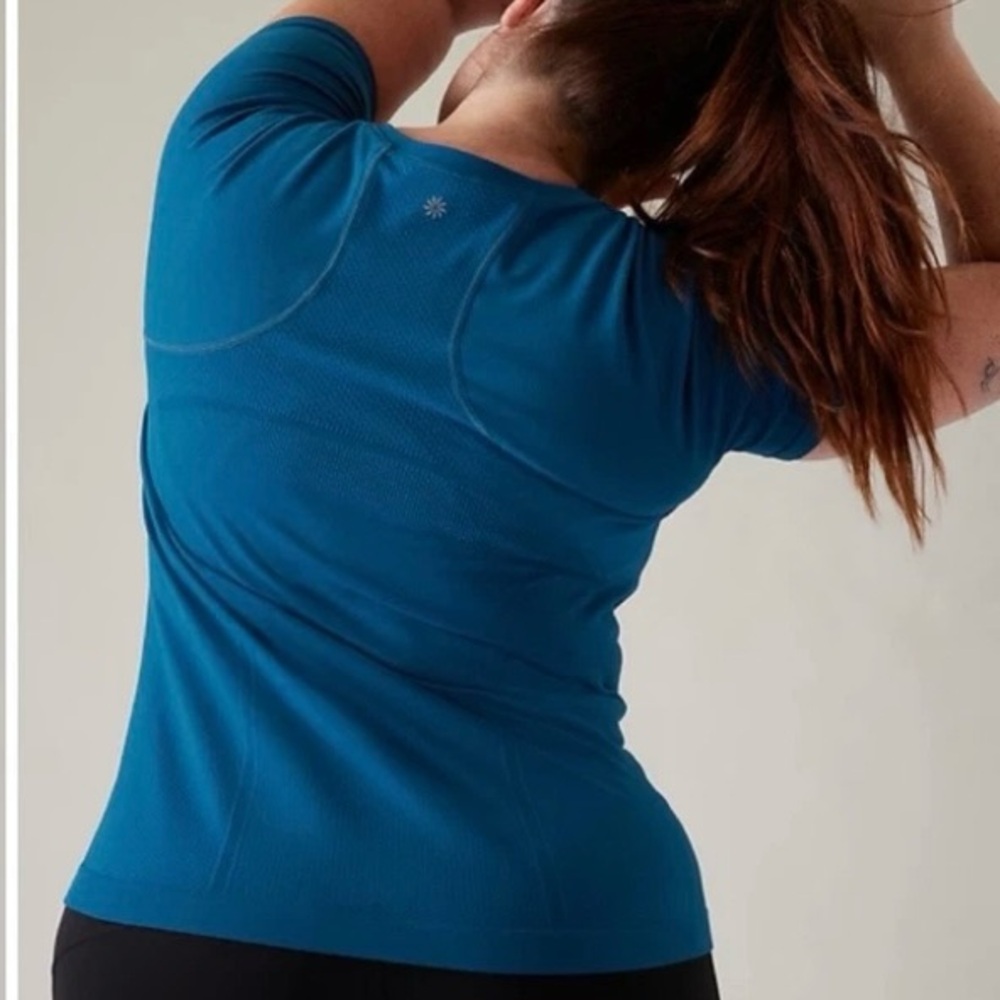 Women’s Athleta Momentum Seamless Tee Mesh Panels Stretch Breathable Sz. S - Picture 3 of 13